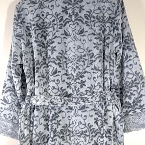 NWT Charter Club Super Soft Floral Scroll Plush Robe Gray & Cream Women's XS/S - Picture 9 of 14